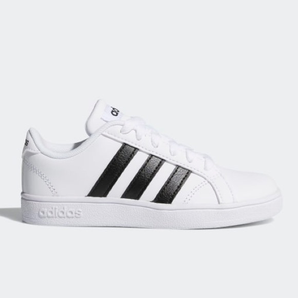 adidas Shoes - White adidas shoes 👟